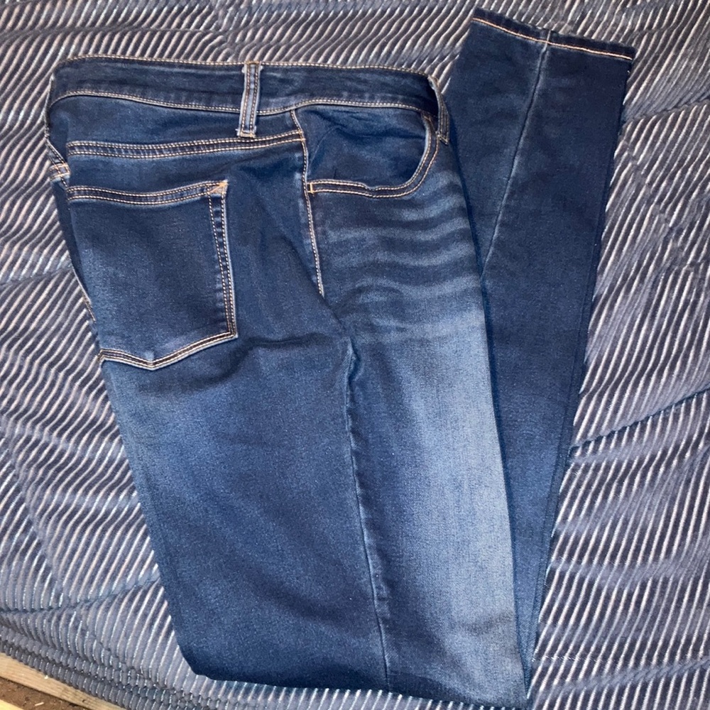 Size M Long Maurice’s Jeans